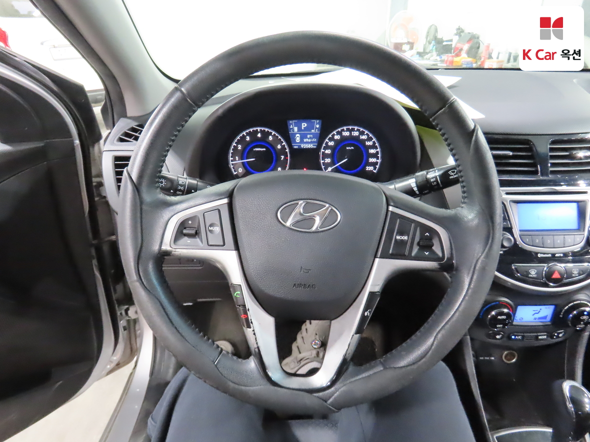 Hyundai Accent 2013 - Image 10