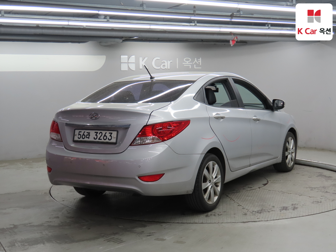 Hyundai Accent 2013 - Image 2
