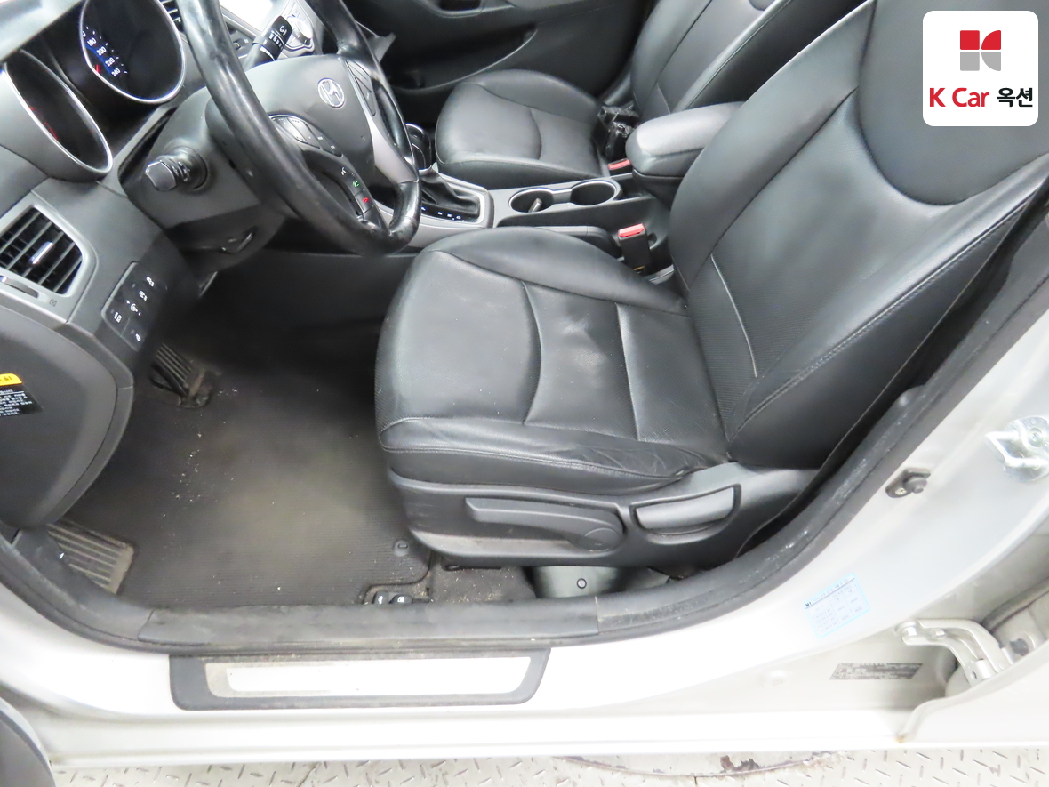 Hyundai Elantra 2014 - Image 19