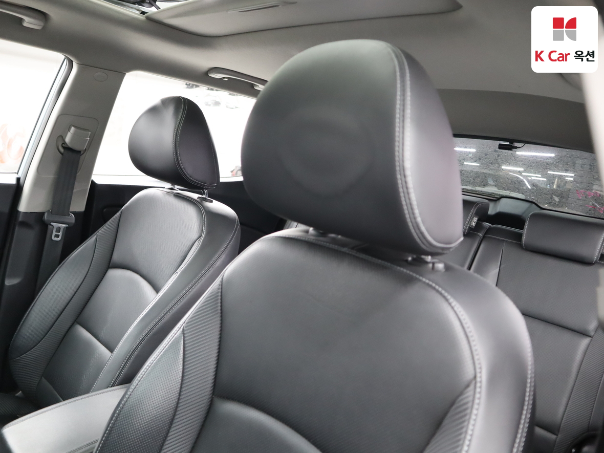 KG Mobility Tivoli 2015 - Image 19