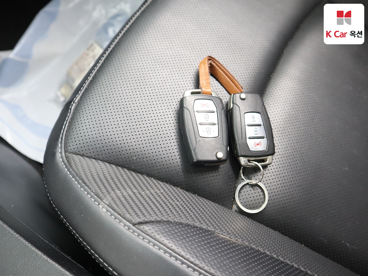 KG Mobility Tivoli 2015 - Image 17
