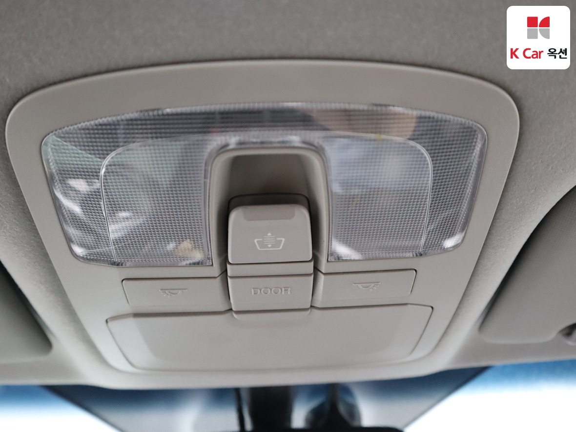 KG Mobility Tivoli 2015 - Image 12