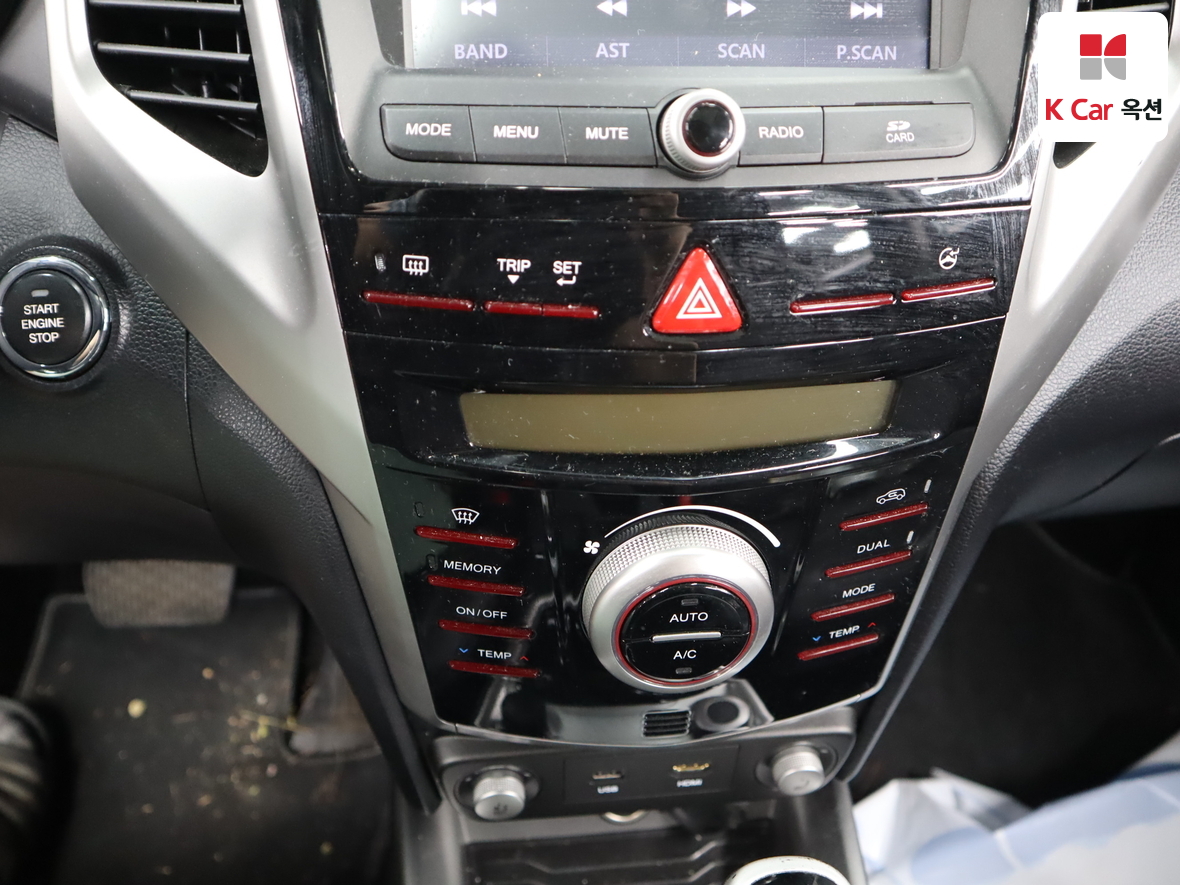 KG Mobility Tivoli 2015 - Image 15