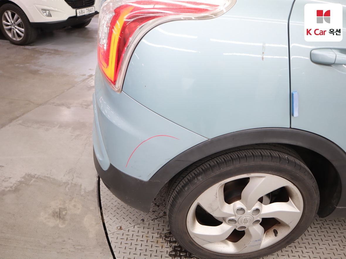 KG Mobility Tivoli 2015 - Image 38