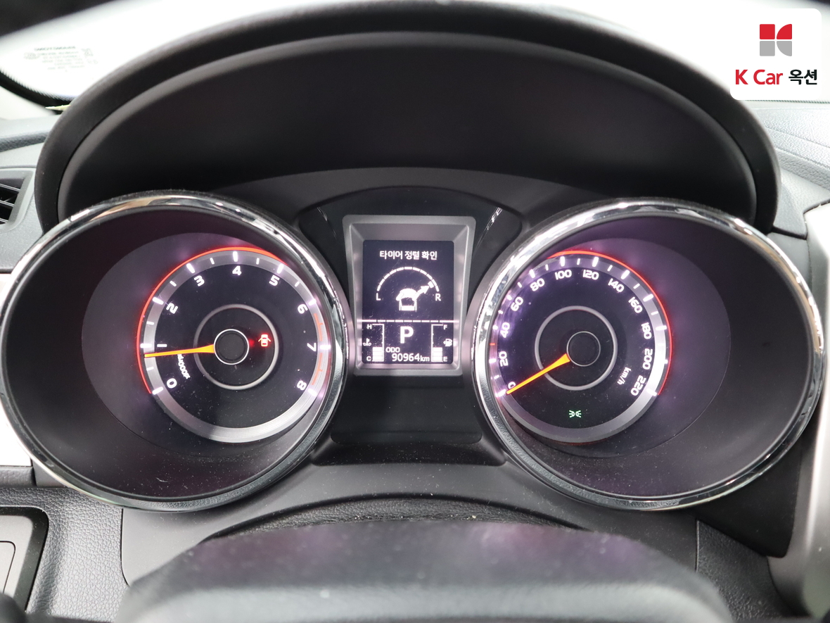 KG Mobility Tivoli 2015 - Image 5