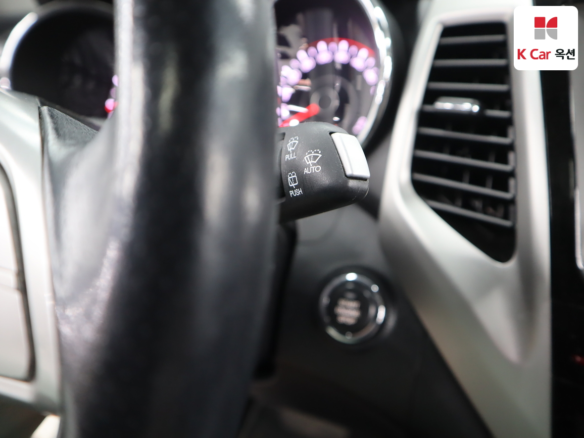 KG Mobility Tivoli 2015 - Image 11