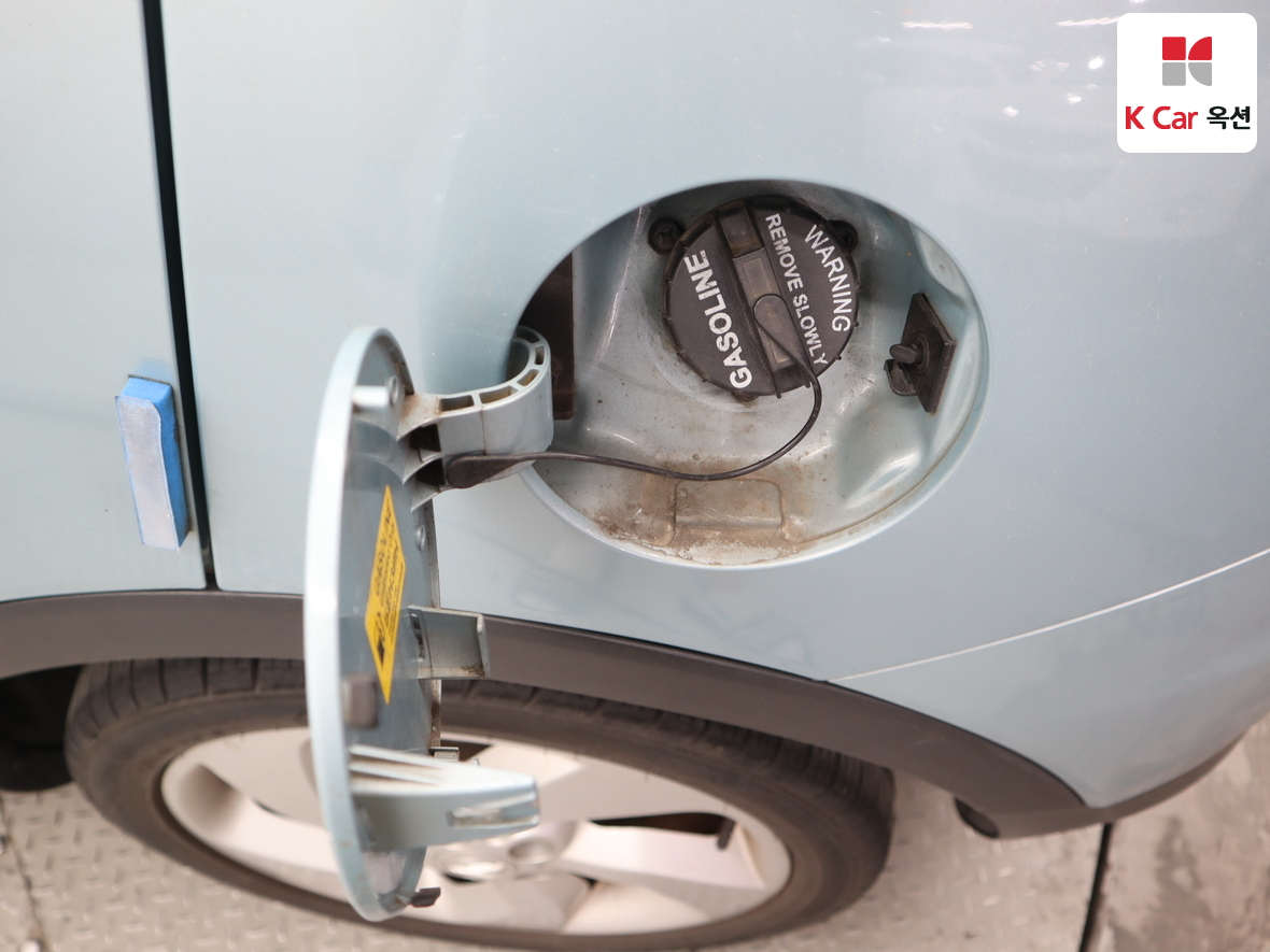 KG Mobility Tivoli 2015 - Image 25