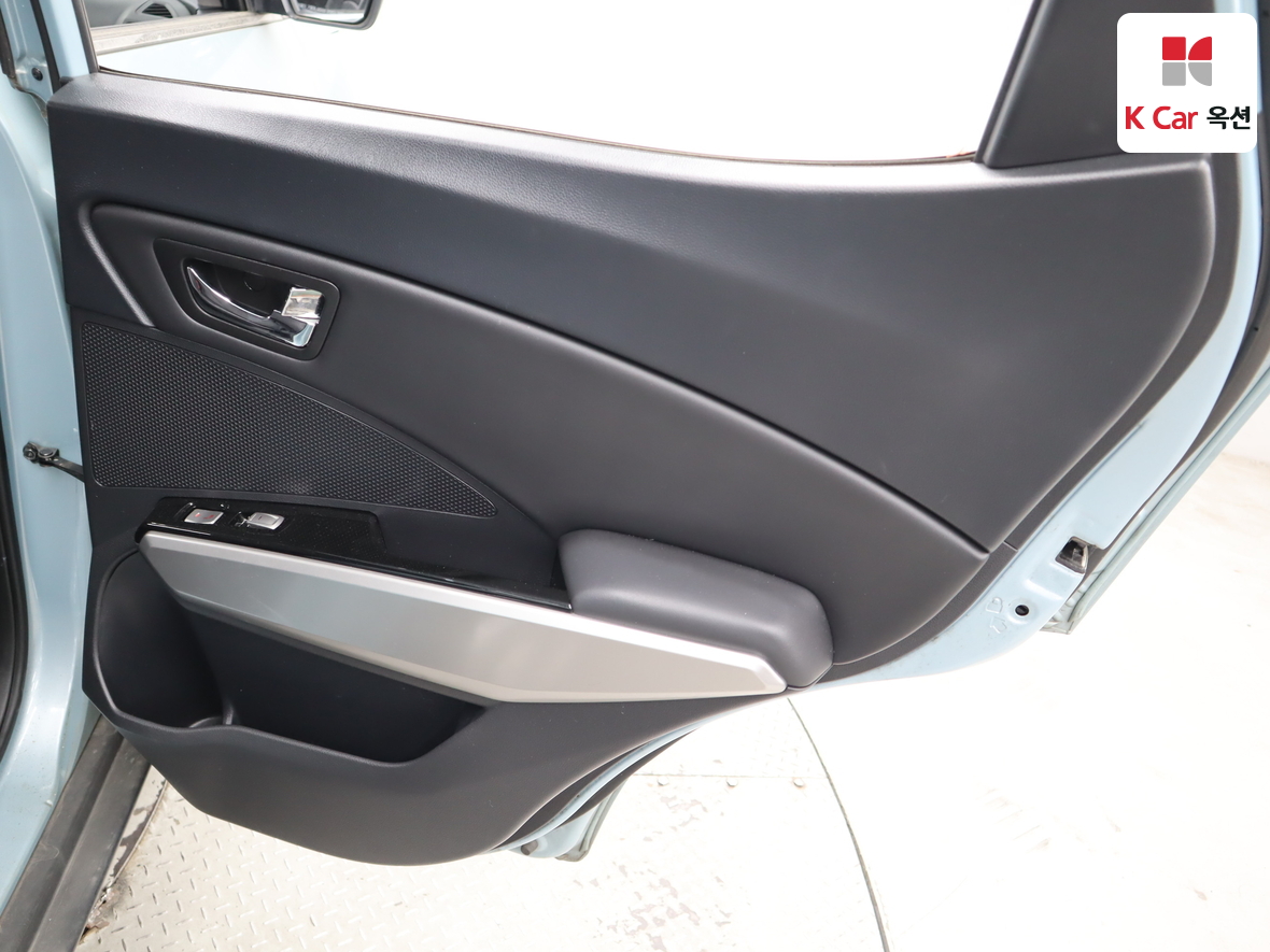 KG Mobility Tivoli 2015 - Image 28