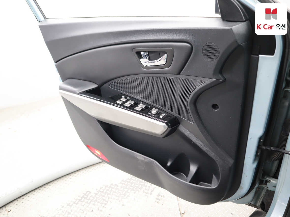 KG Mobility Tivoli 2015 - Image 8