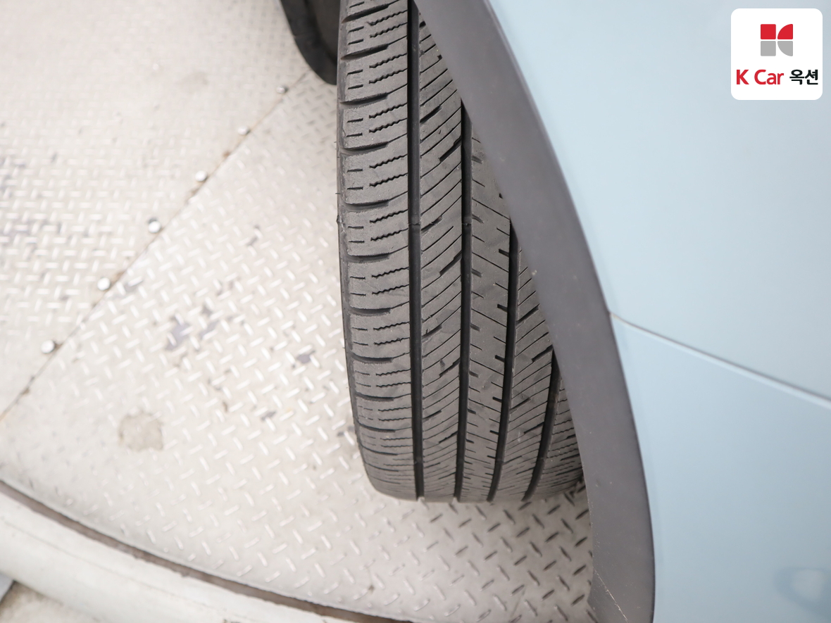 KG Mobility Tivoli 2015 - Image 33