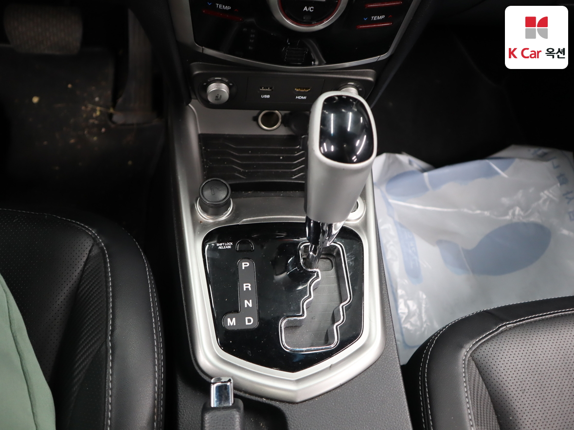 KG Mobility Tivoli 2015 - Image 16