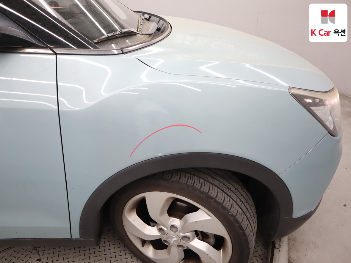 KG Mobility Tivoli 2015 - Image 40