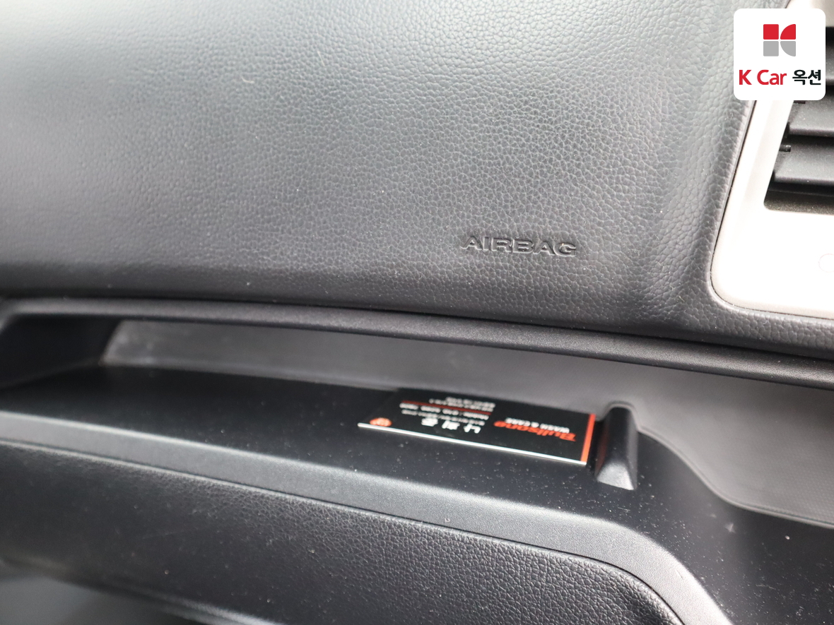 KG Mobility Tivoli 2015 - Image 32
