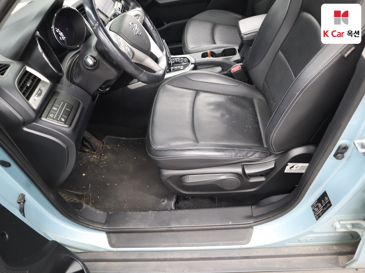 KG Mobility Tivoli 2015 - Image 18