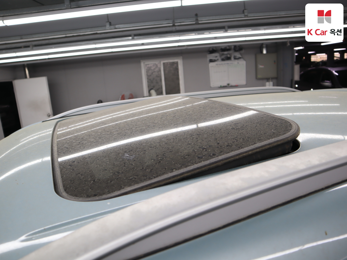 KG Mobility Tivoli 2015 - Image 22