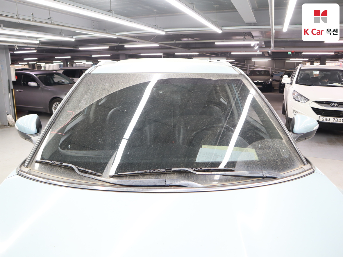 KG Mobility Tivoli 2015 - Image 35
