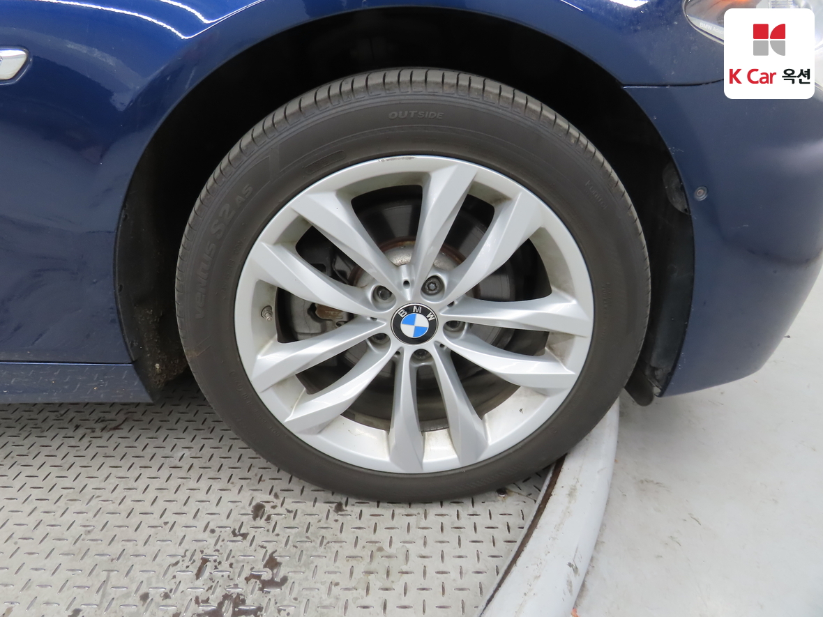 BMW 5 Series - 47