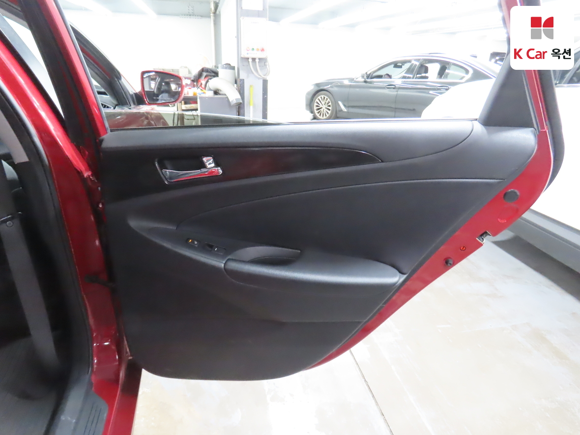 Hyundai Sonata 2012 - Image 26