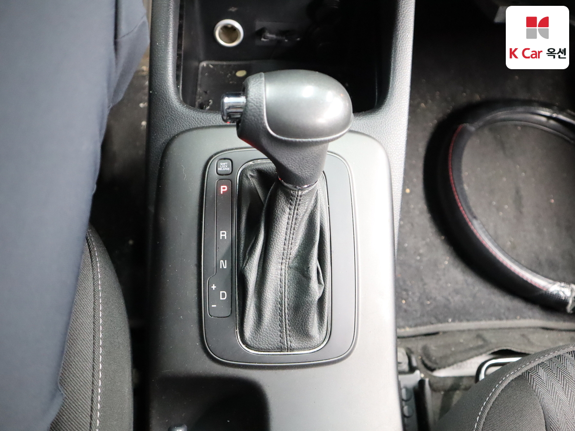 Kia K3 2013 - Image 17