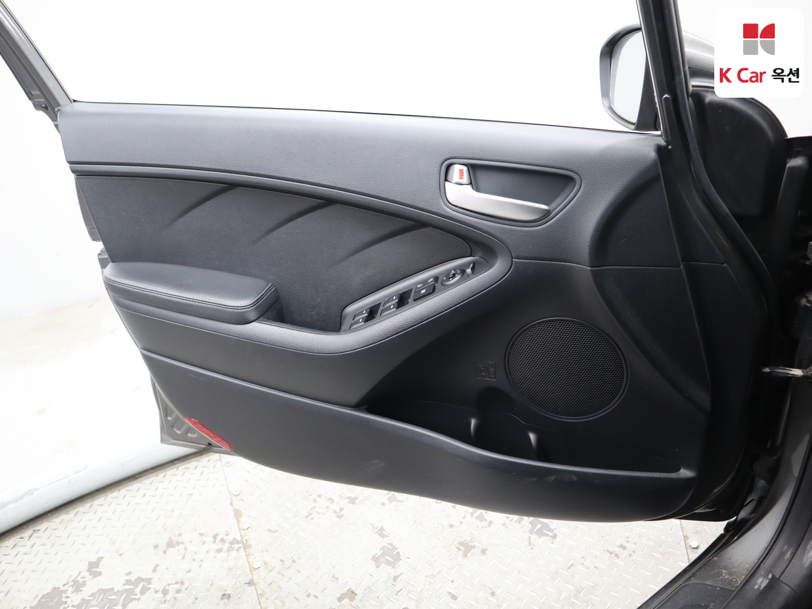 Kia K3 2013 - Image 8