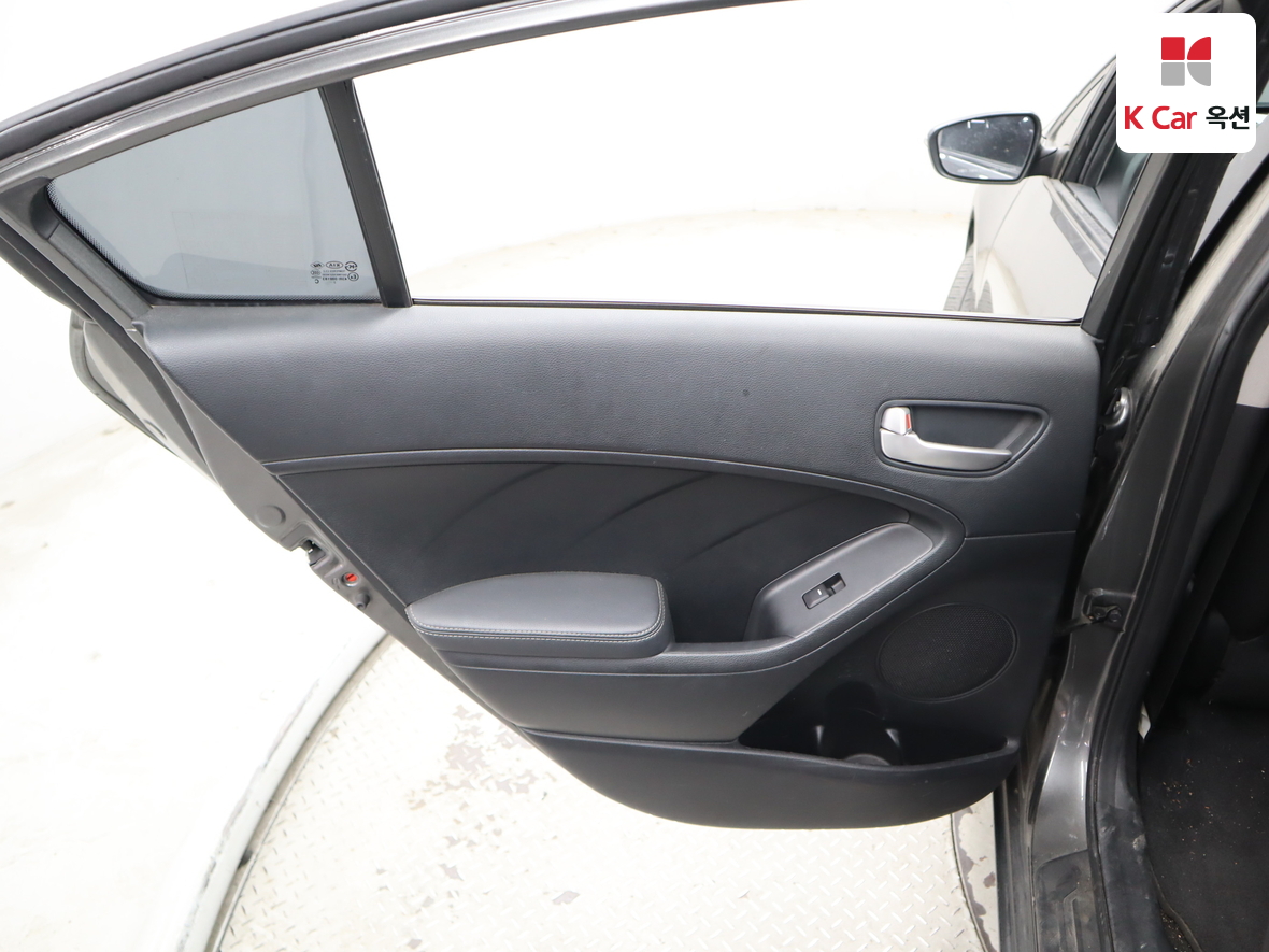 Kia K3 2013 - Image 22