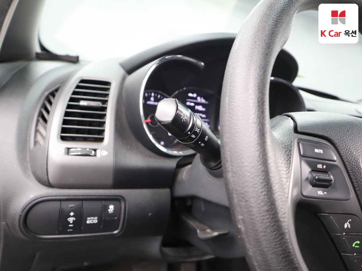 Kia K3 2013 - Image 9