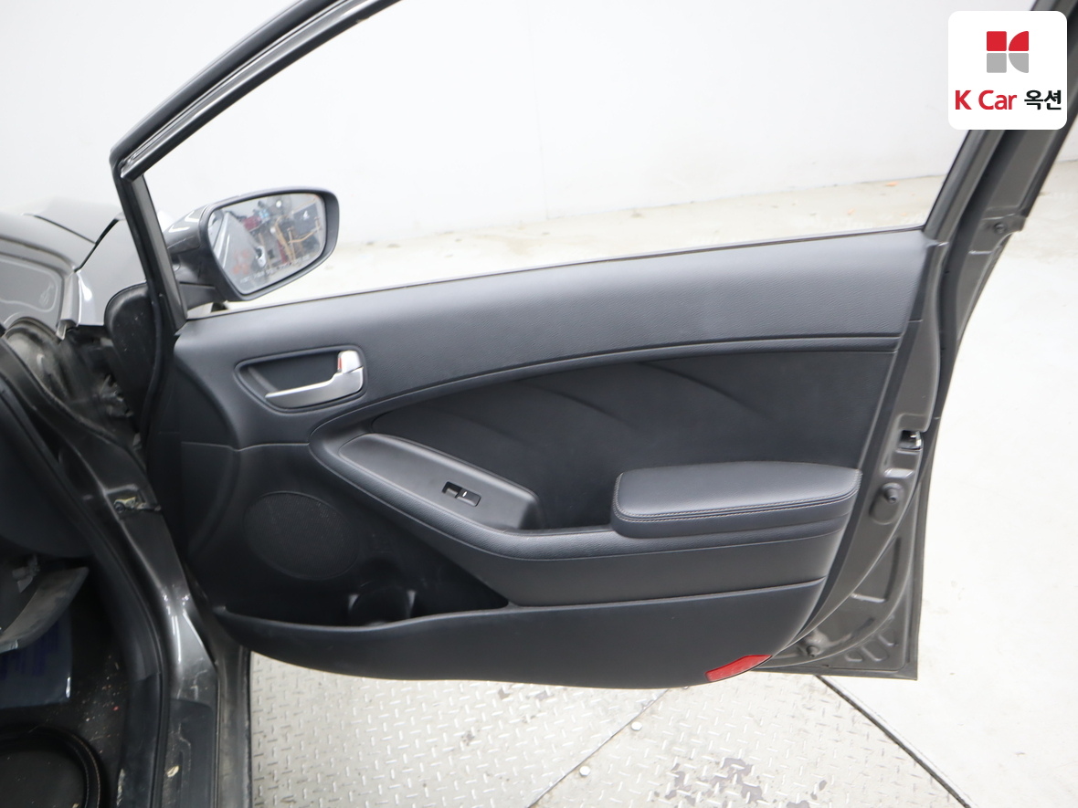 Kia K3 2013 - Image 28