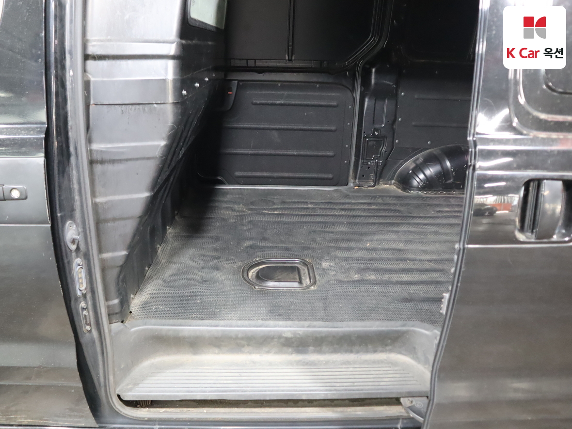 Hyundai Grand Starex - 24