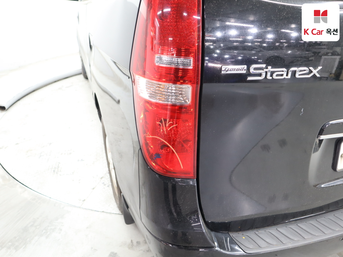 Hyundai Grand Starex - 38