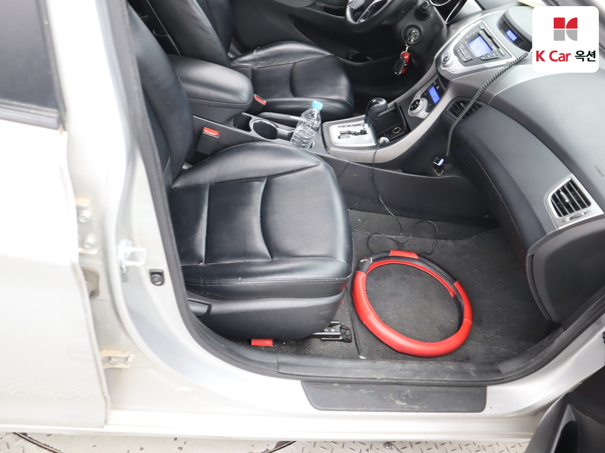Hyundai Elantra 2012 - Image 32