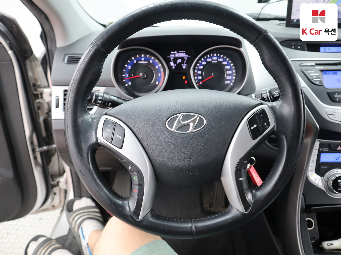 Hyundai Elantra 2012 - Image 10
