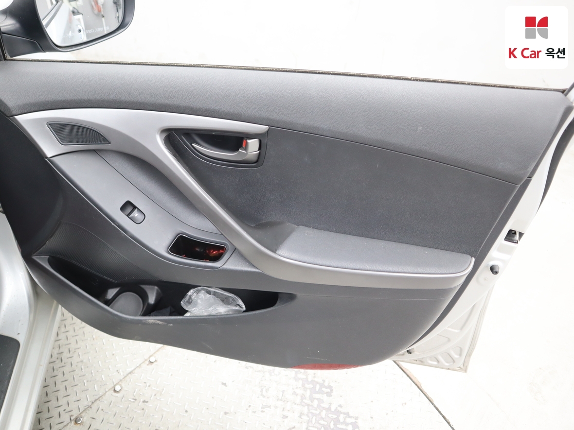 Hyundai Elantra 2012 - Image 31