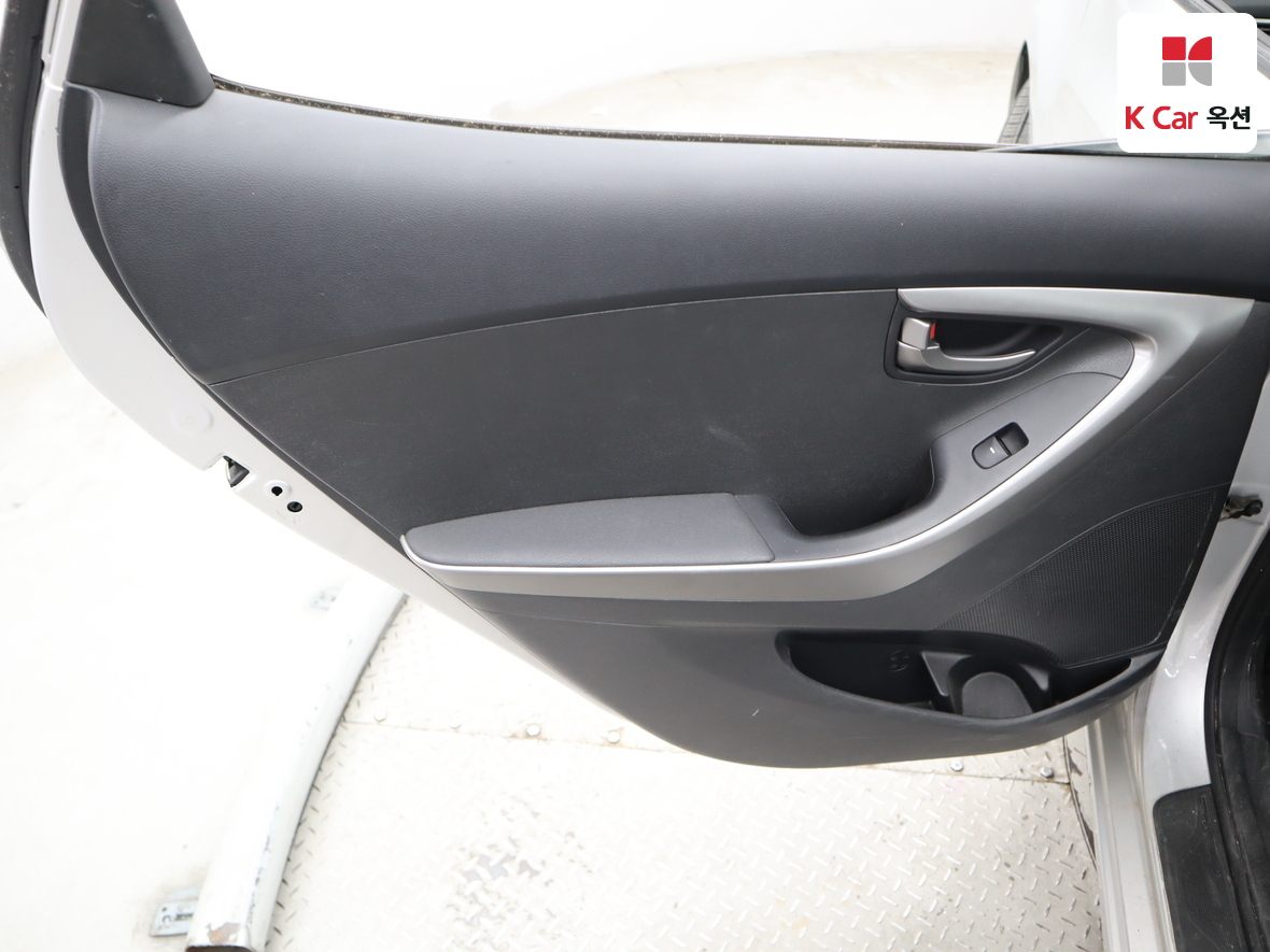 Hyundai Elantra 2012 - Image 25