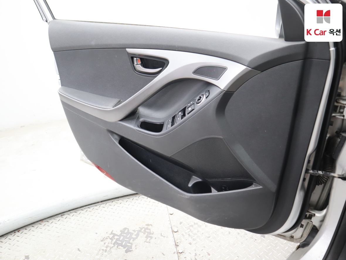 Hyundai Elantra 2012 - Image 8