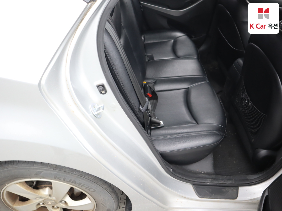 Hyundai Elantra 2012 - Image 30