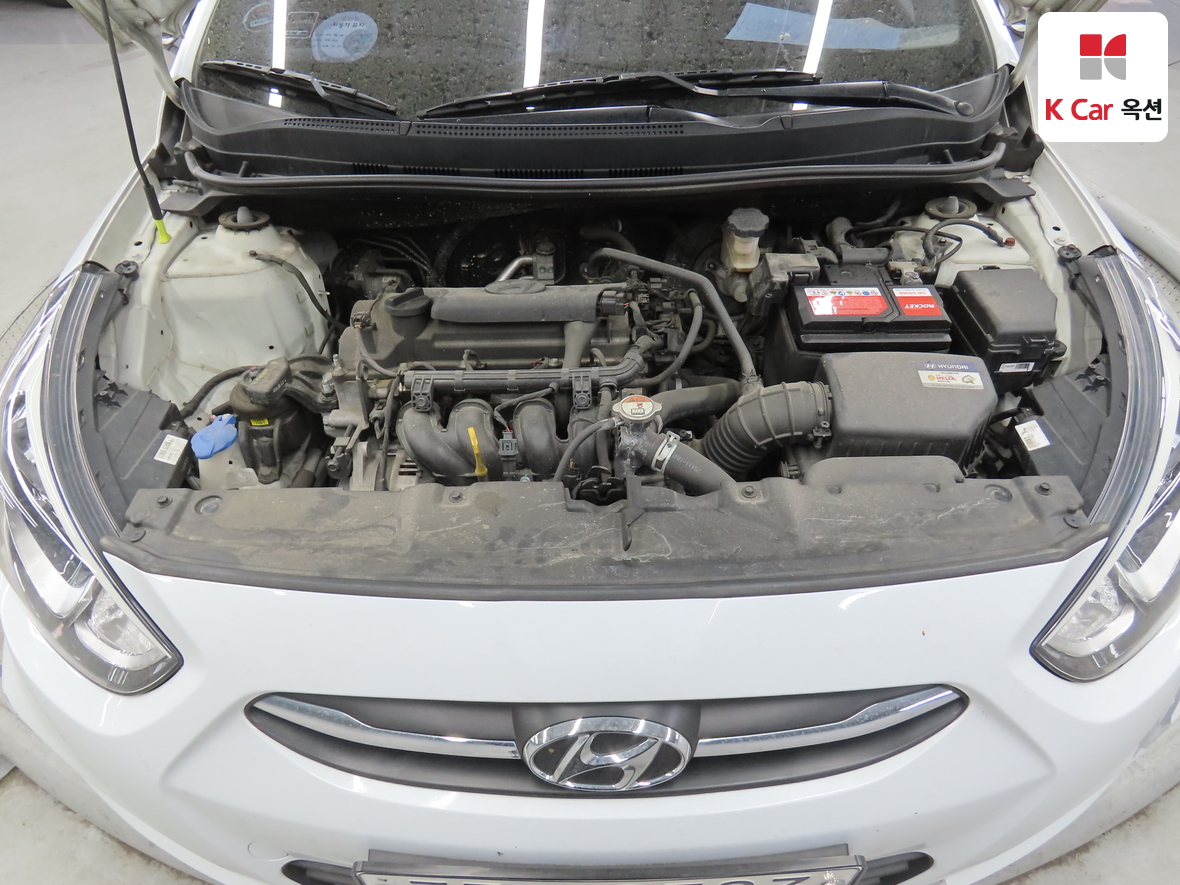 Hyundai Accent 2017 - Image 32