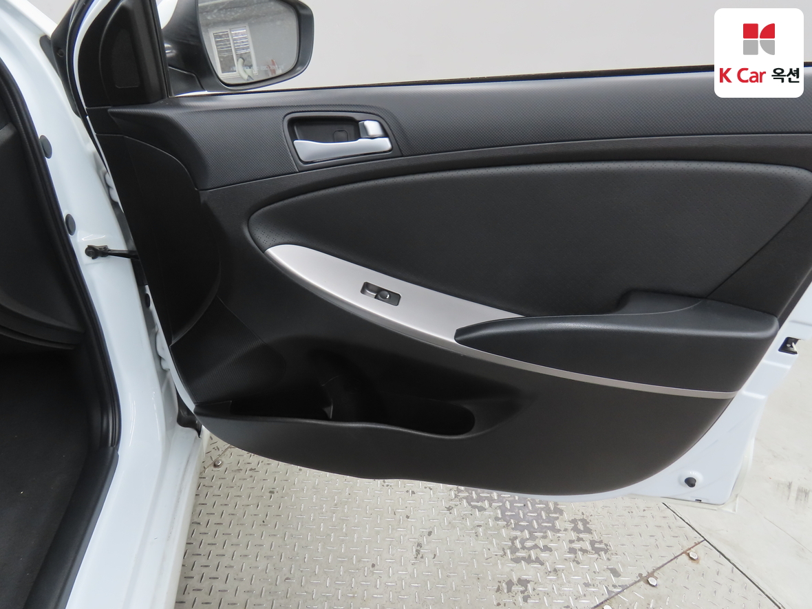 Hyundai Accent 2017 - Image 28