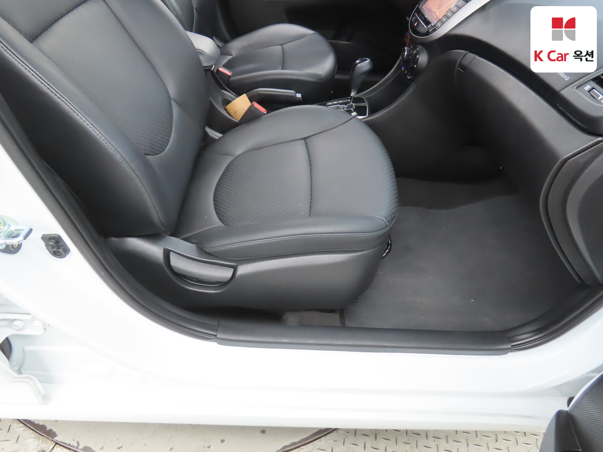 Hyundai Accent 2017 - Image 29