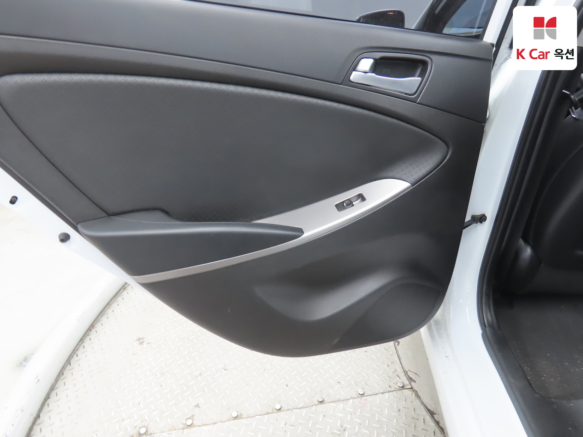 Hyundai Accent 2017 - Image 22