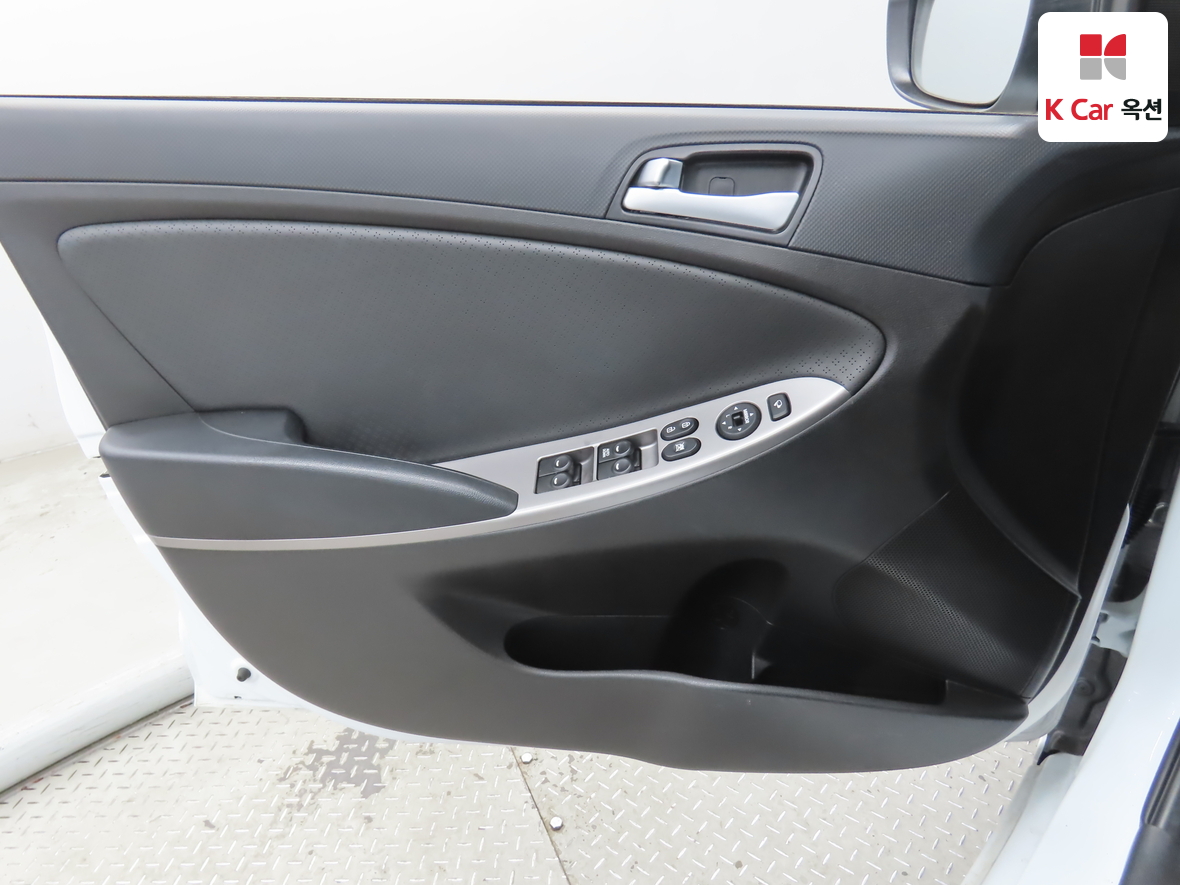 Hyundai Accent 2017 - Image 8