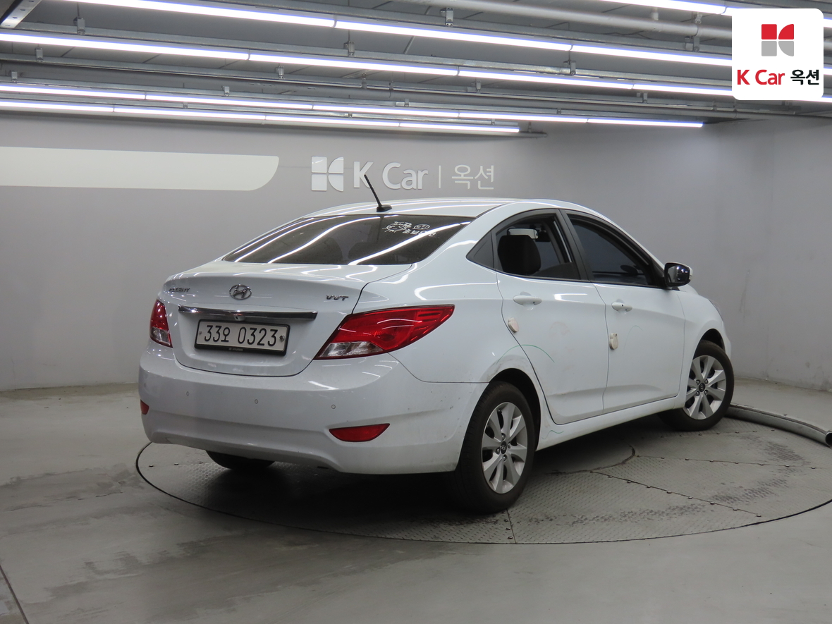 Hyundai Accent 2017 - Image 2