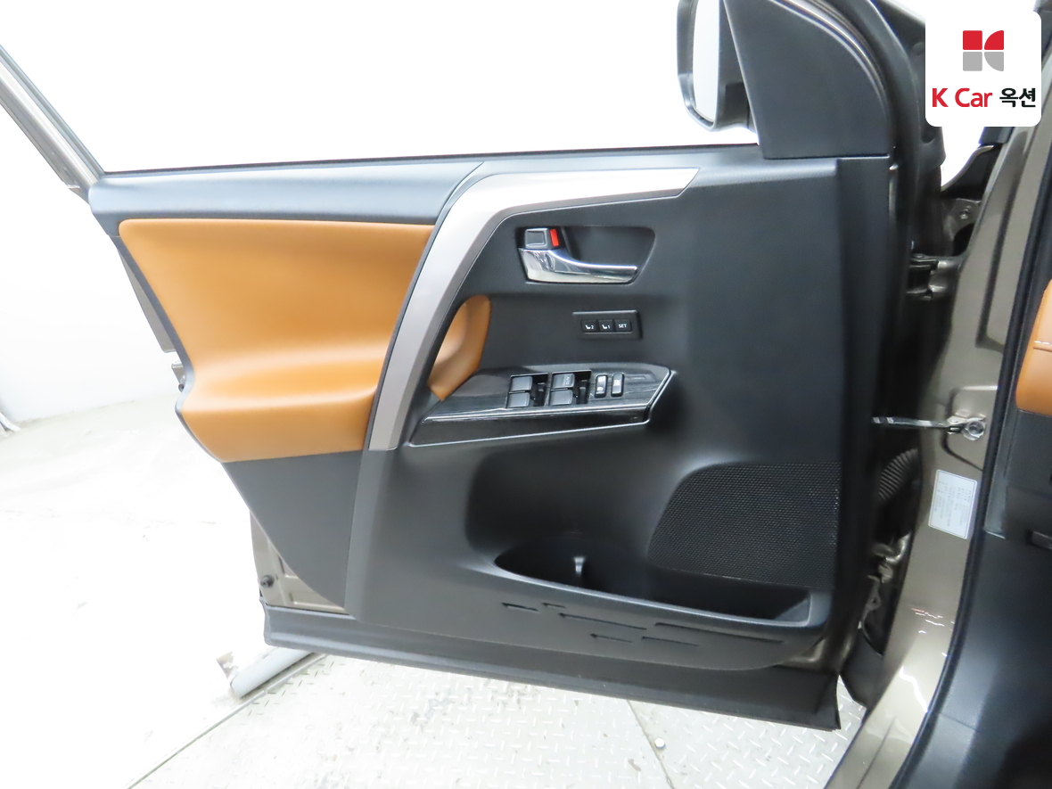 Toyota RAV4 - 8