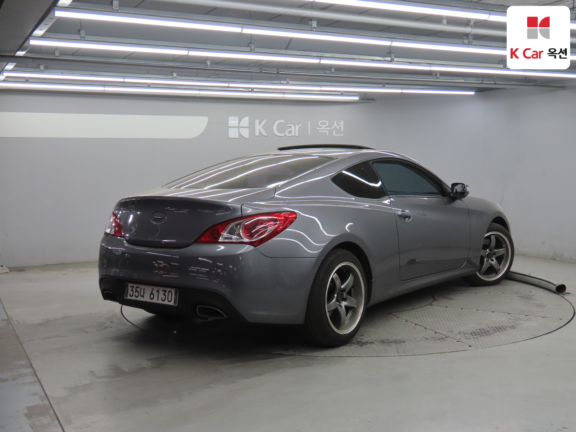 Hyundai Genesis - 2