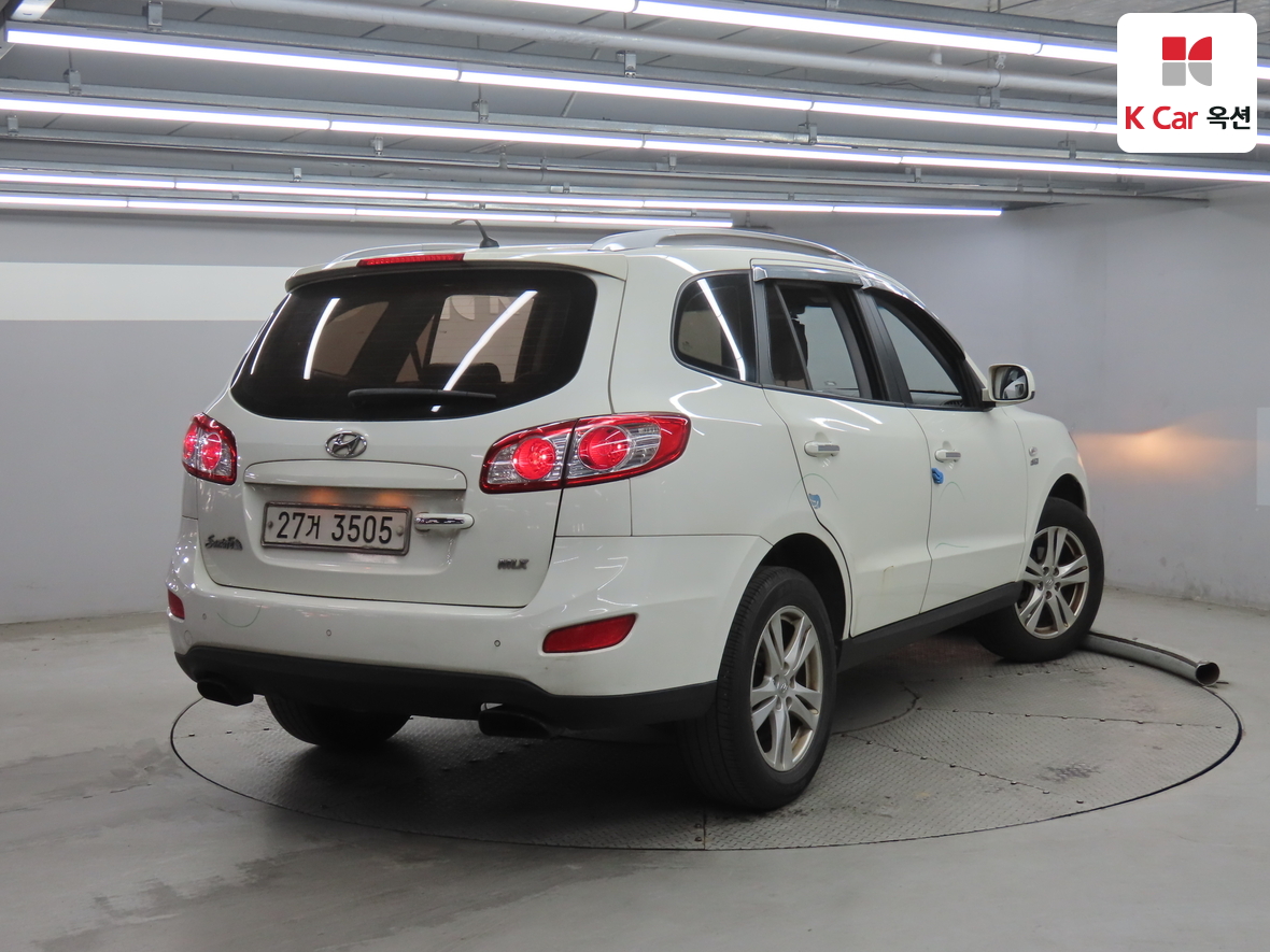 Hyundai Santa Fe 2010 - Image 2