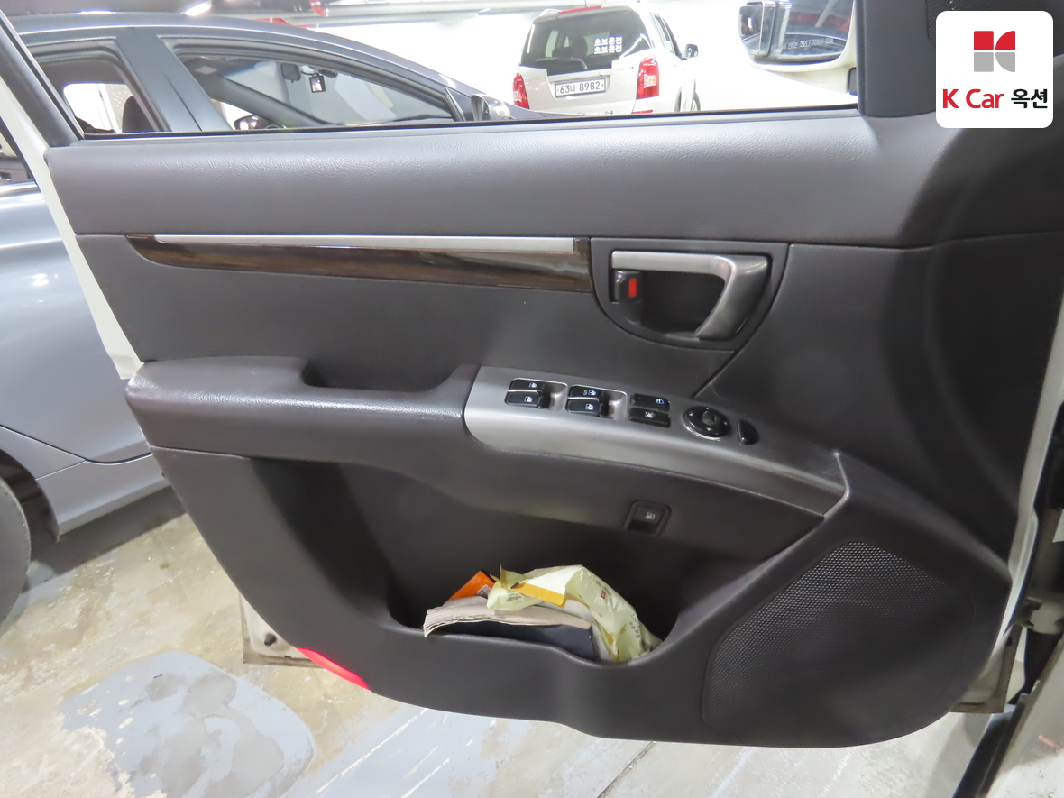 Hyundai Santa Fe 2010 - Image 8