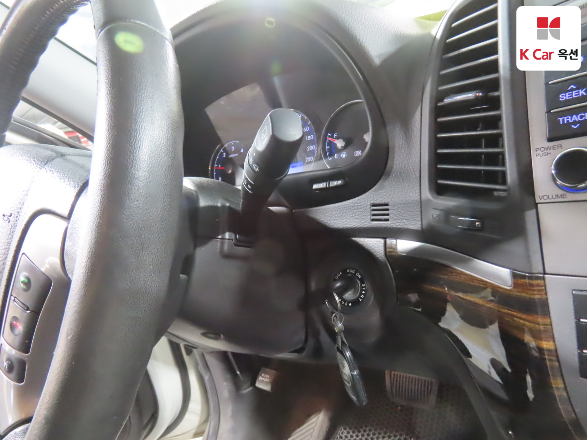Hyundai Santa Fe 2010 - Image 11