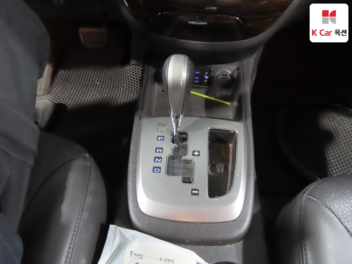 Hyundai Santa Fe 2010 - Image 16
