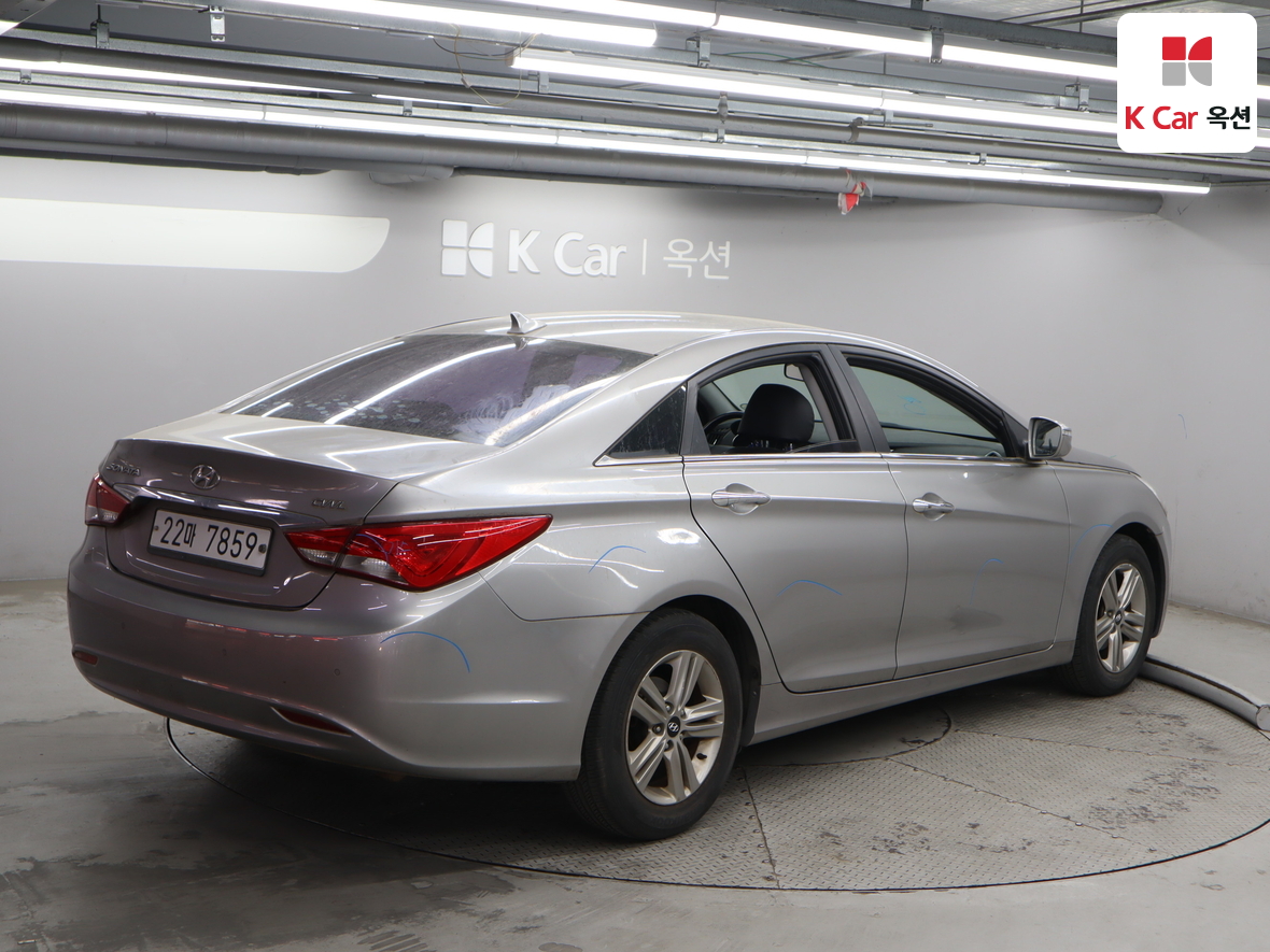 Hyundai Sonata 2013 - Image 2