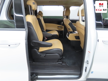 2023 - kia carnival