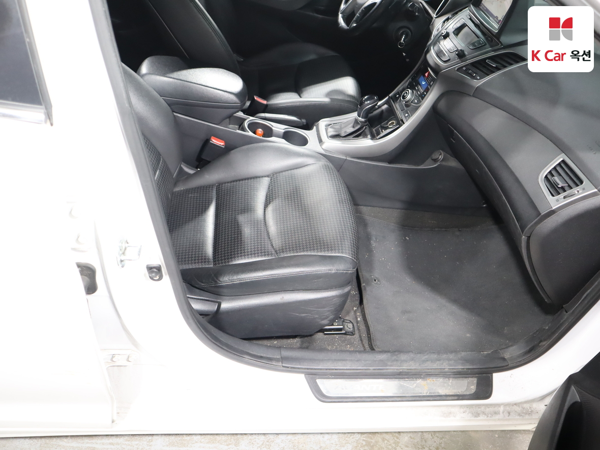 Hyundai Elantra 2014 - Image 28
